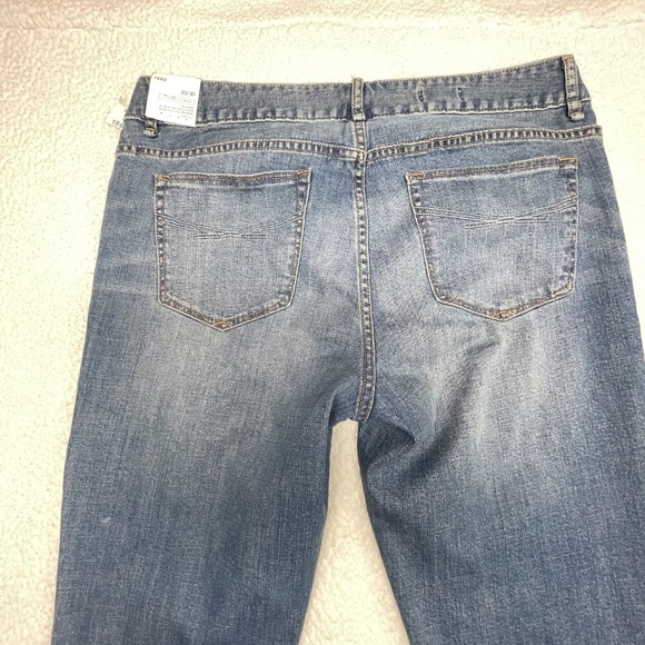Woman’s NWT1969 Gap boot cut, 33/16r stretch blue jeans - Picture 4 of 12